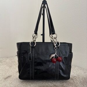Vintage Y2K Coach Gallery Black Patent Leather Turn Lock Shoulder Tote Bag